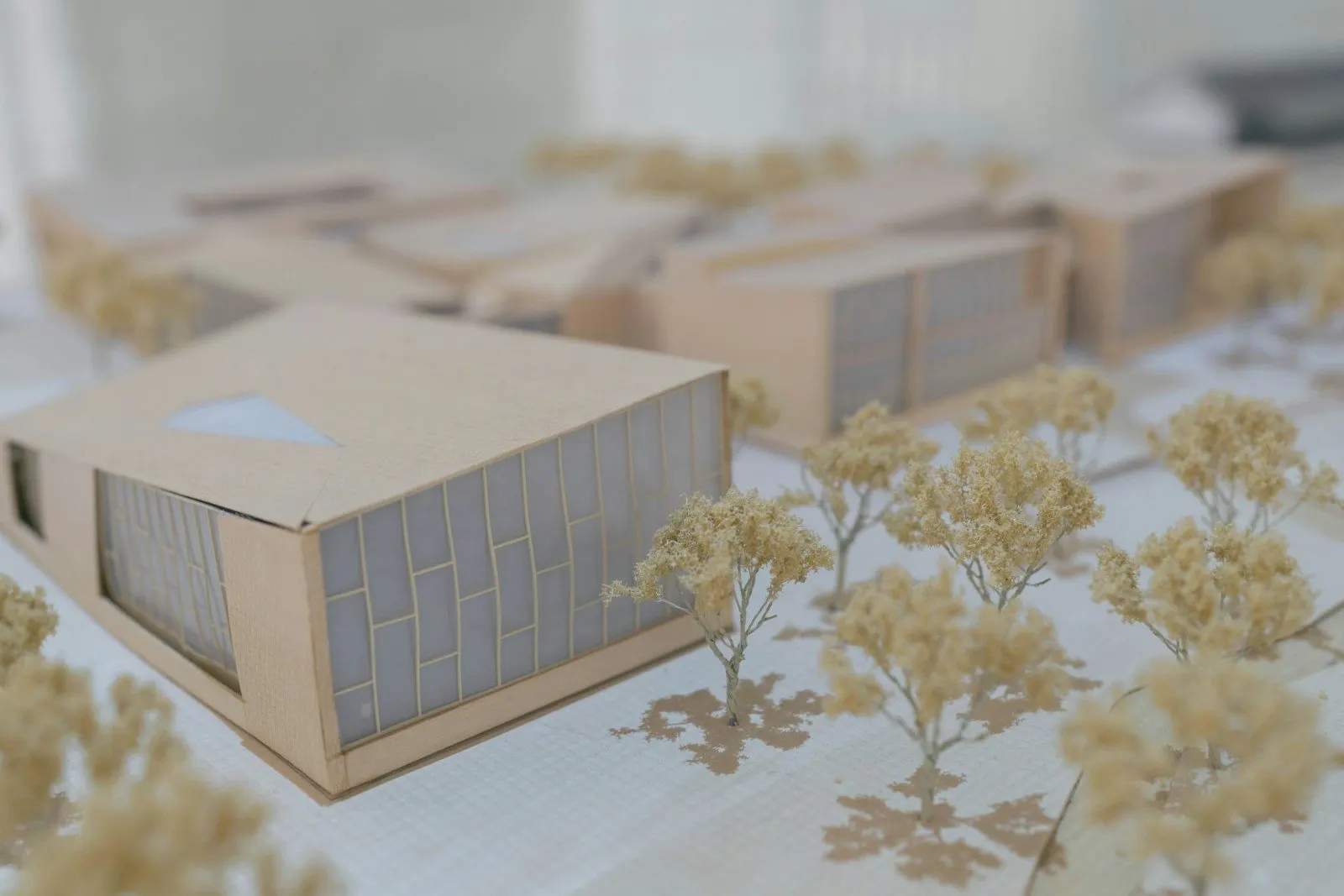 Maqueta de un edificio con su entorno